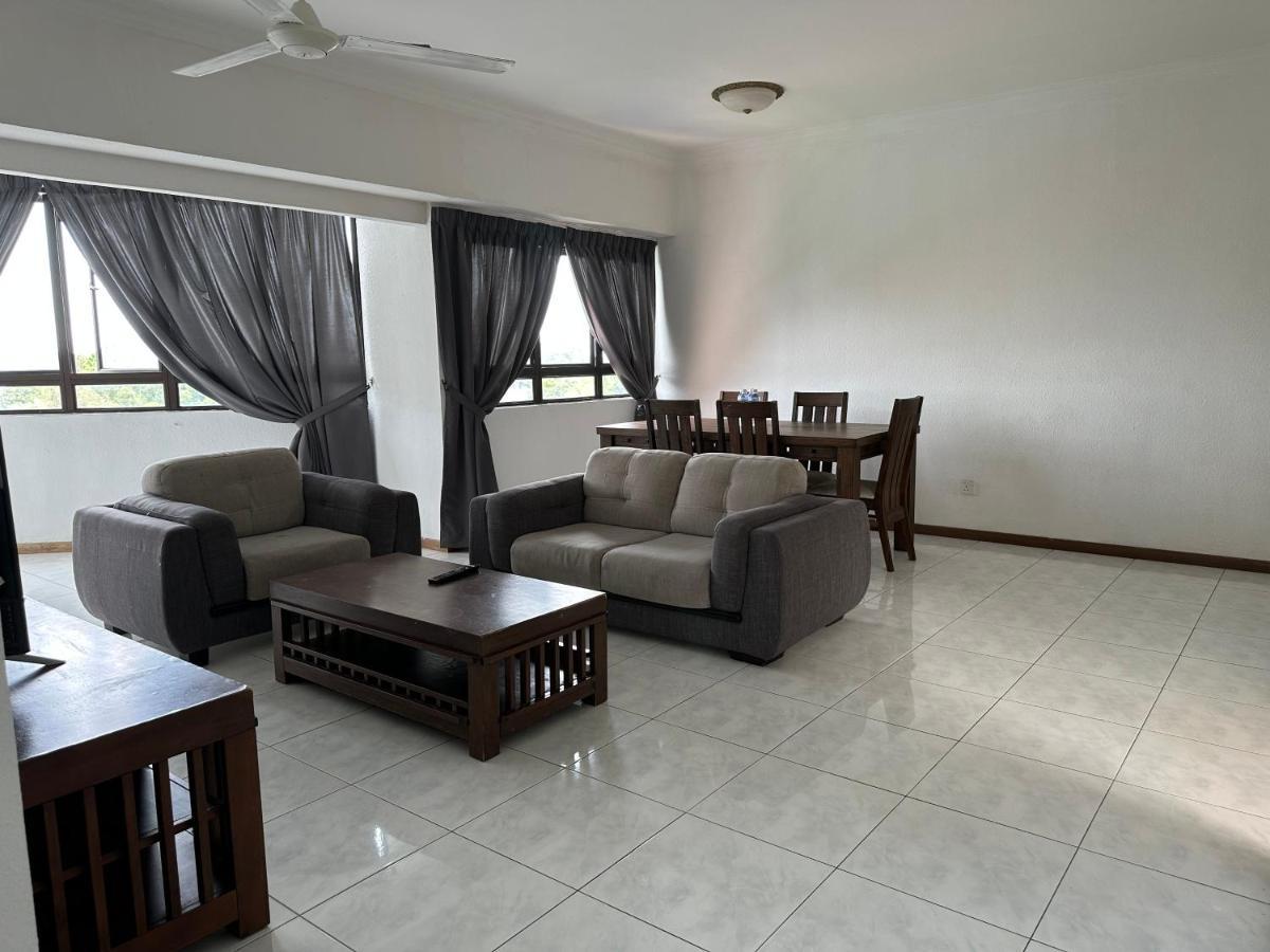 Beach Resort 19 Home Stay Sri Sayang Apartment Batu Ferringhi 3Bedroom Exterior photo